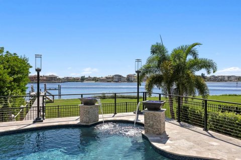 Casa en venta en Apollo Beach, Florida, 4 dormitorios, 447.79 m2 № 2429645 - foto 2
