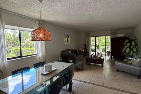 Купить кондоминиум в Уэстон, Флорида 2 спальни, № 1933010 - фото 3