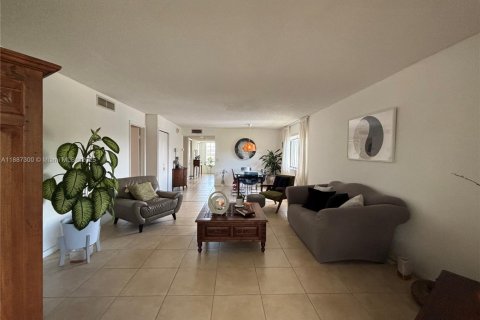 Купить кондоминиум в Уэстон, Флорида 2 спальни, № 1933010 - фото 4