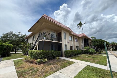 Купить кондоминиум в Уэстон, Флорида 2 спальни, № 1933010 - фото 1