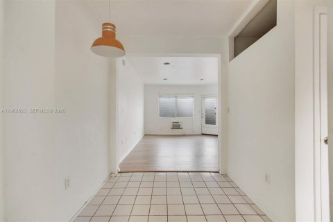 Apartamento en alquiler en Miami Beach, Florida, 41.53 m2 № 2038361 - foto 5