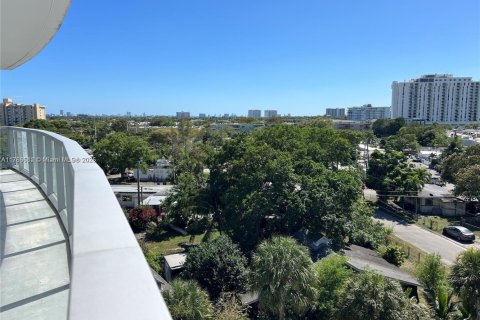 Condo in North Miami Beach, Florida, 2 bedrooms  № 1586976 - photo 3