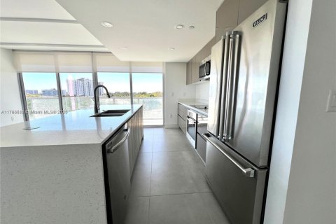 Condo in North Miami Beach, Florida, 2 bedrooms  № 1586976 - photo 8