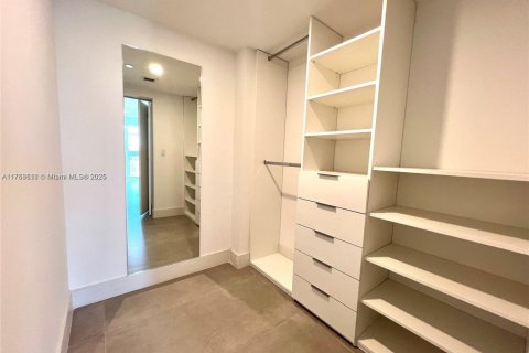 Condo in North Miami Beach, Florida, 2 bedrooms  № 1586976 - photo 23