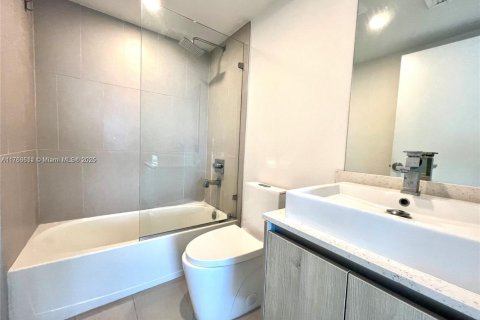 Condo in North Miami Beach, Florida, 2 bedrooms  № 1586976 - photo 20