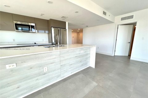 Condo in North Miami Beach, Florida, 2 bedrooms  № 1586976 - photo 12
