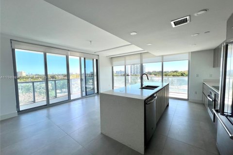 Condo in North Miami Beach, Florida, 2 bedrooms  № 1586976 - photo 6