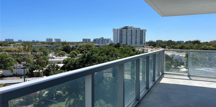Condo in North Miami Beach, Florida, 2 bedrooms № 1586976