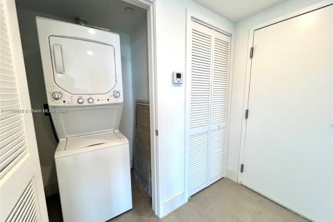 Condo in North Miami Beach, Florida, 2 bedrooms  № 1586976 - photo 25