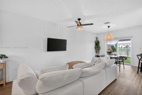 Touwnhouse à vendre à Miami, Floride: 3 chambres, 123.65 m2 № 2057777 - photo 4