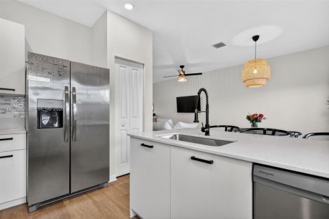 Touwnhouse à vendre à Miami, Floride: 3 chambres, 123.65 m2 № 2057777 - photo 10