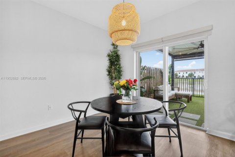 Touwnhouse à vendre à Miami, Floride: 3 chambres, 123.65 m2 № 2057777 - photo 5