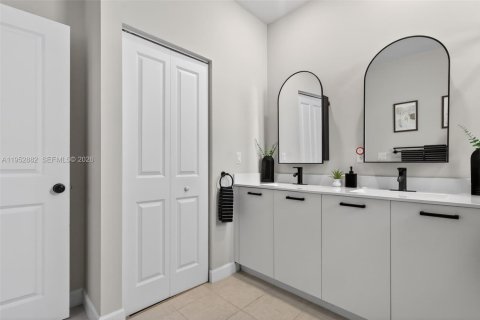 Touwnhouse à vendre à Miami, Floride: 3 chambres, 123.65 m2 № 2057777 - photo 15