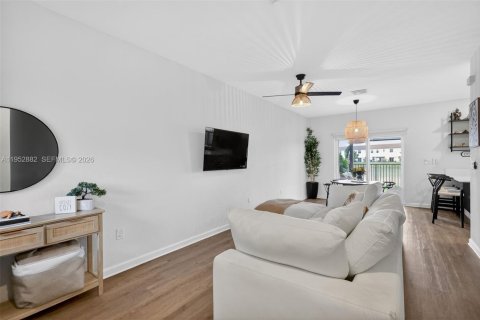 Touwnhouse à vendre à Miami, Floride: 3 chambres, 123.65 m2 № 2057777 - photo 3