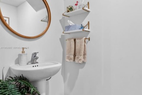 Touwnhouse à vendre à Miami, Floride: 3 chambres, 123.65 m2 № 2057777 - photo 23