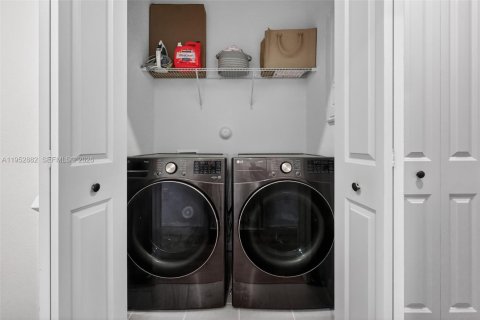 Touwnhouse à vendre à Miami, Floride: 3 chambres, 123.65 m2 № 2057777 - photo 22