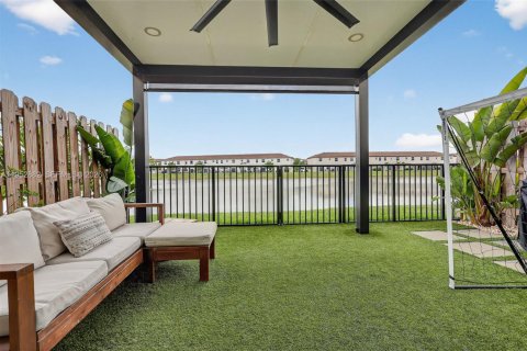 Touwnhouse à vendre à Miami, Floride: 3 chambres, 123.65 m2 № 2057777 - photo 28