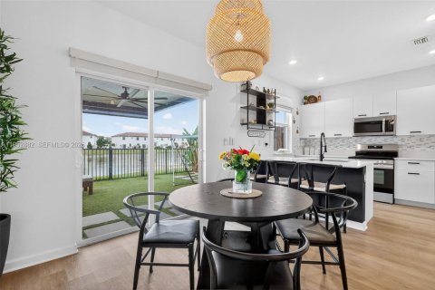 Touwnhouse à vendre à Miami, Floride: 3 chambres, 123.65 m2 № 2057777 - photo 6