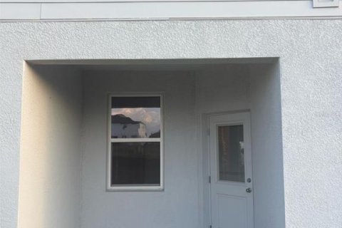 Townhouse in Dundee, Florida 2 bedrooms, 146.23 sq.m. № 1865995 - photo 3