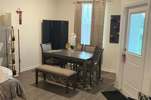 Townhouse in Dundee, Florida 2 bedrooms, 146.23 sq.m. № 1865995 - photo 6
