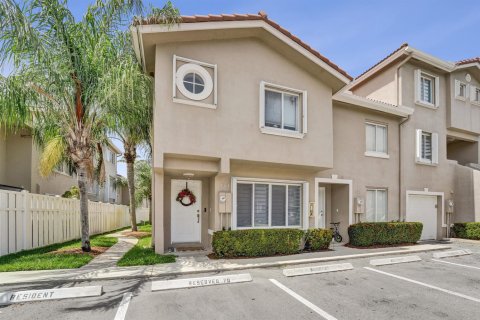 Townhouse in Weston, Florida 2 bedrooms, 122.82 sq.m. № 2191949 - photo 7