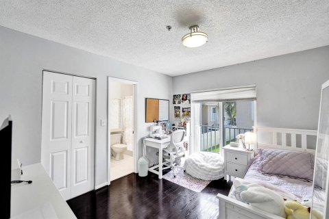 Townhouse in Weston, Florida 2 bedrooms, 122.82 sq.m. № 2191949 - photo 29