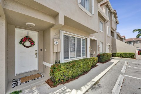 Townhouse in Weston, Florida 2 bedrooms, 122.82 sq.m. № 2191949