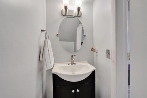 Townhouse in Weston, Florida 2 bedrooms, 122.82 sq.m. № 2191949 - photo 21