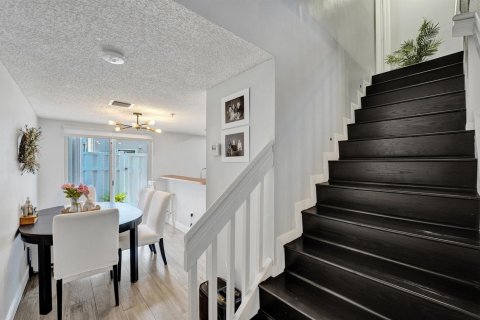 Townhouse in Weston, Florida 2 bedrooms, 122.82 sq.m. № 2191949 - photo 22