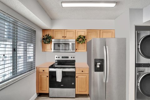 Townhouse in Weston, Florida 2 bedrooms, 122.82 sq.m. № 2191949 - photo 9