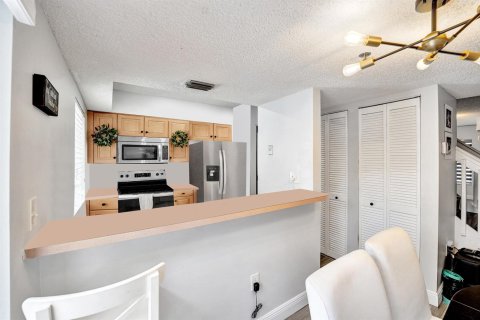 Townhouse in Weston, Florida 2 bedrooms, 122.82 sq.m. № 2191949 - photo 13