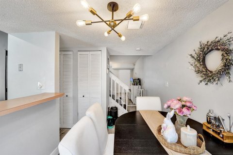 Townhouse in Weston, Florida 2 bedrooms, 122.82 sq.m. № 2191949 - photo 19