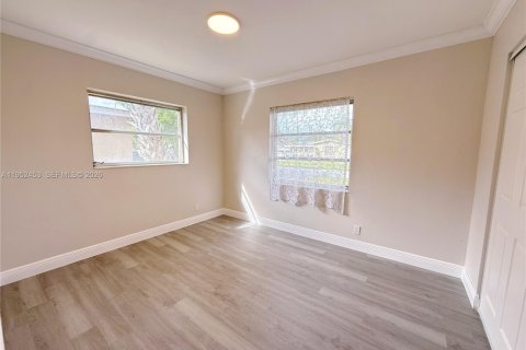 House in North Lauderdale, Florida 3 bedrooms, 117.15 sq.m. № 2006675 - photo 20