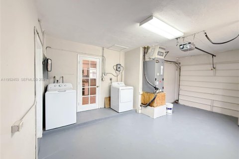 House in North Lauderdale, Florida 3 bedrooms, 117.15 sq.m. № 2006675 - photo 25