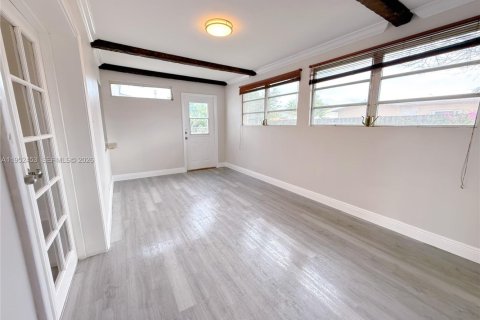 House in North Lauderdale, Florida 3 bedrooms, 117.15 sq.m. № 2006675 - photo 15