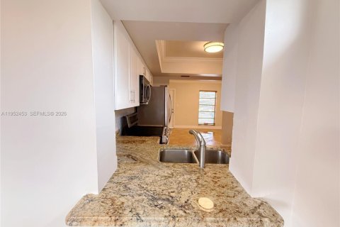 House in North Lauderdale, Florida 3 bedrooms, 117.15 sq.m. № 2006675 - photo 13