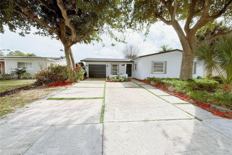 House in North Lauderdale, Florida 3 bedrooms, 117.15 sq.m. № 2006675