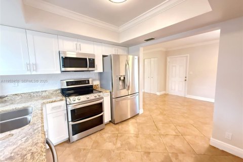 House in North Lauderdale, Florida 3 bedrooms, 117.15 sq.m. № 2006675 - photo 12