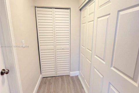 House in North Lauderdale, Florida 3 bedrooms, 117.15 sq.m. № 2006675 - photo 18