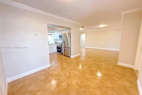 House in North Lauderdale, Florida 3 bedrooms, 117.15 sq.m. № 2006675 - photo 6