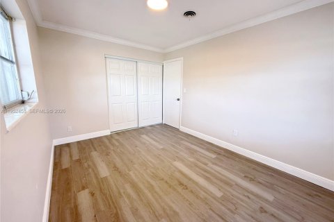 House in North Lauderdale, Florida 3 bedrooms, 117.15 sq.m. № 2006675 - photo 23