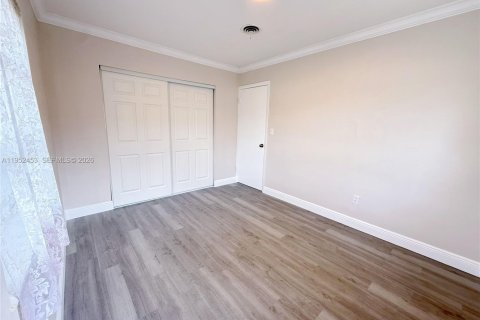 House in North Lauderdale, Florida 3 bedrooms, 117.15 sq.m. № 2006675 - photo 21