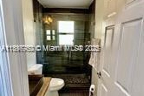 Снять в аренду виллу или дом в Катлер-Бей, Флорида 3 спальни, 154.12м2, № 1949166 - фото 9