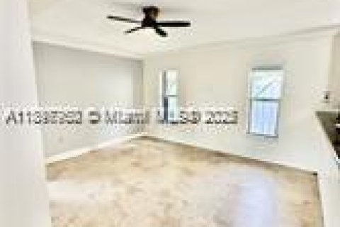 Снять в аренду виллу или дом в Катлер-Бей, Флорида 3 спальни, 154.12м2, № 1949166 - фото 8