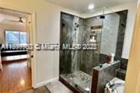 Снять в аренду виллу или дом в Катлер-Бей, Флорида 3 спальни, 154.12м2, № 1949166 - фото 6