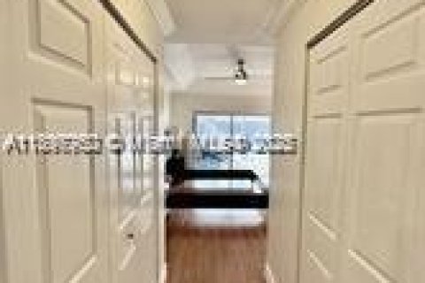 Снять в аренду виллу или дом в Катлер-Бей, Флорида 3 спальни, 154.12м2, № 1949166 - фото 2