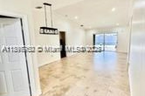 Снять в аренду виллу или дом в Катлер-Бей, Флорида 3 спальни, 154.12м2, № 1949166 - фото 10