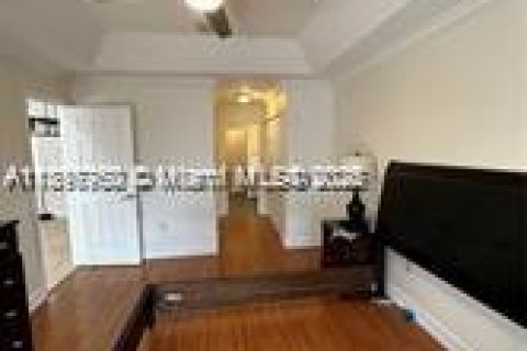 Снять в аренду виллу или дом в Катлер-Бей, Флорида 3 спальни, 154.12м2, № 1949166 - фото 5