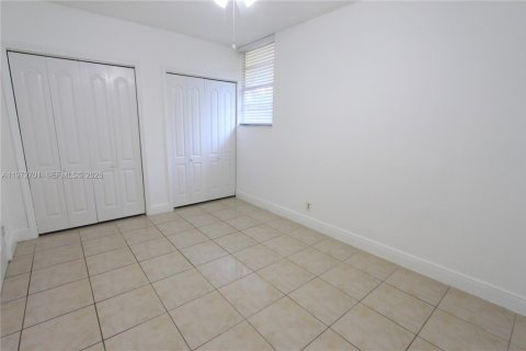 Condominio en alquiler en Miami, Florida, 2 dormitorios, 71.91 m2 № 2033046 - foto 6