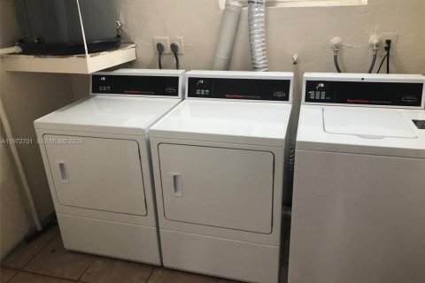 Condominio en alquiler en Miami, Florida, 2 dormitorios, 71.91 m2 № 2033046 - foto 15